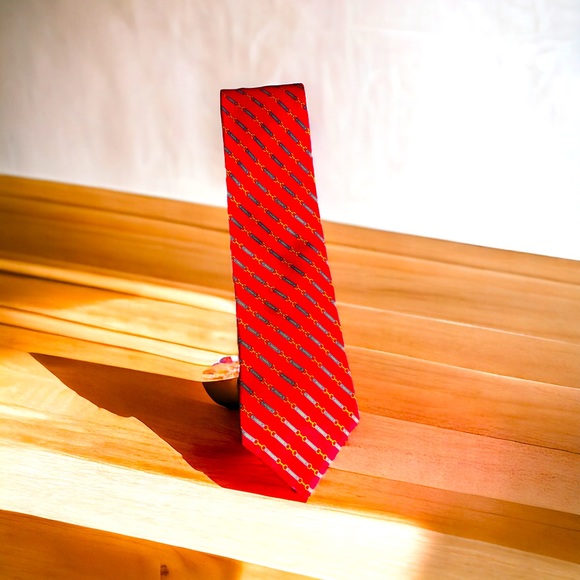Burberry Mens 100% Silk Red Tie (61.5 x 4) - Picture 5 of 9